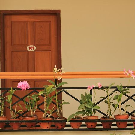 Golden Lotus Inle Hotel Nyaung Shwe Bagian luar foto