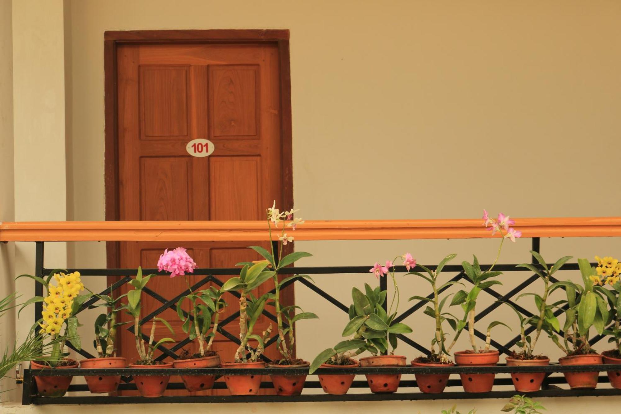 Golden Lotus Inle Hotel Nyaung Shwe Bagian luar foto