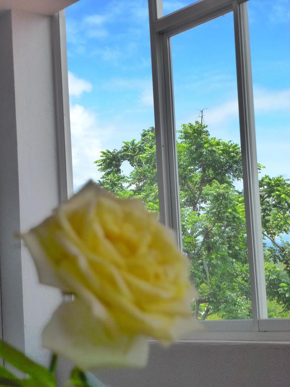 Golden Lotus Inle Hotel Nyaung Shwe Bagian luar foto