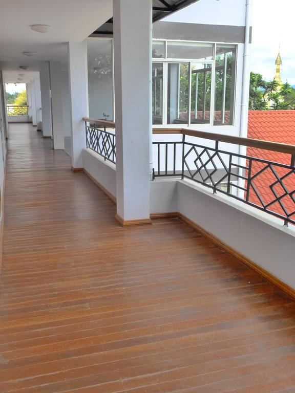 Golden Lotus Inle Hotel Nyaung Shwe Bagian luar foto