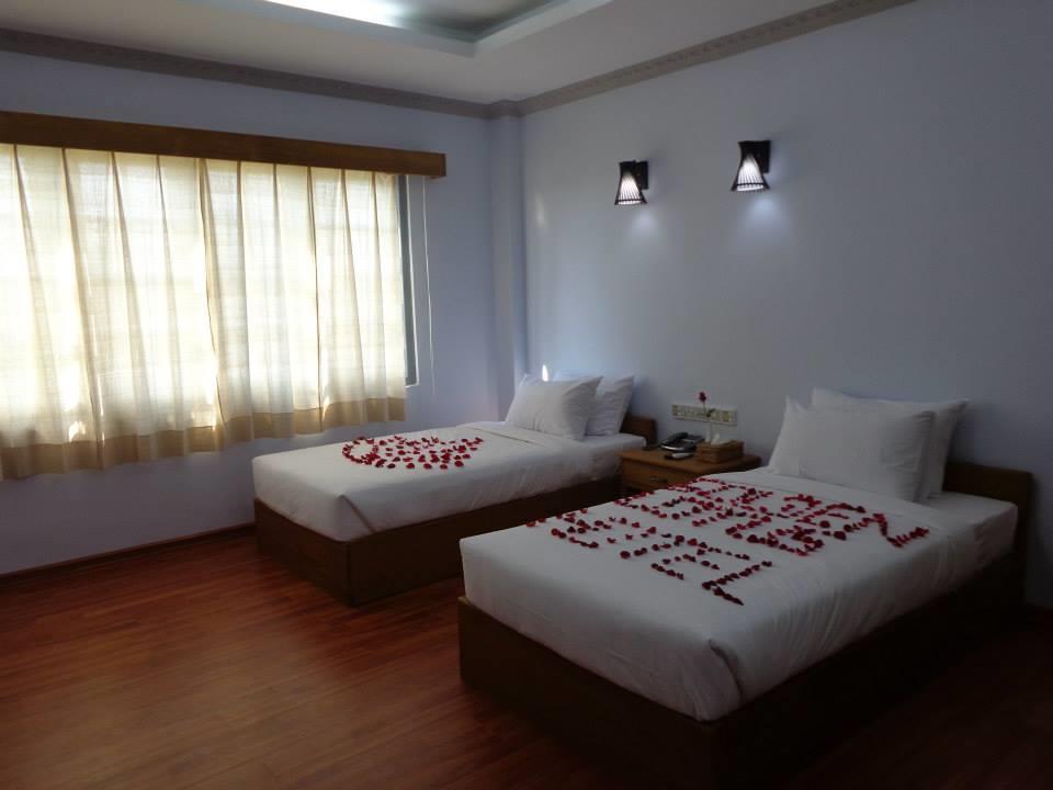 Golden Lotus Inle Hotel Nyaung Shwe Bagian luar foto