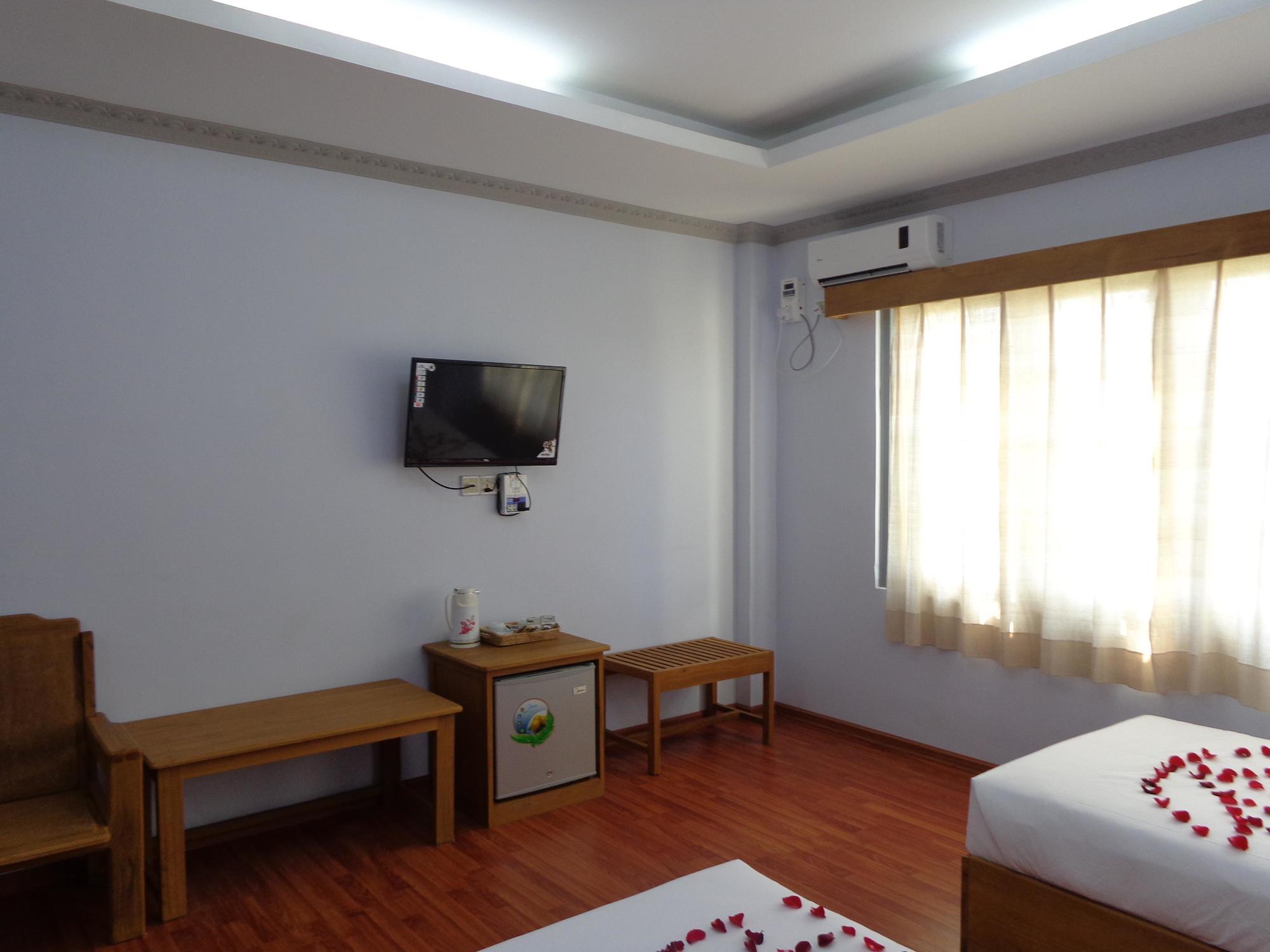 Golden Lotus Inle Hotel Nyaung Shwe Bagian luar foto