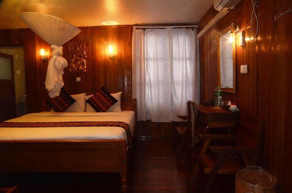 Golden Lotus Inle Hotel Nyaung Shwe Bagian luar foto