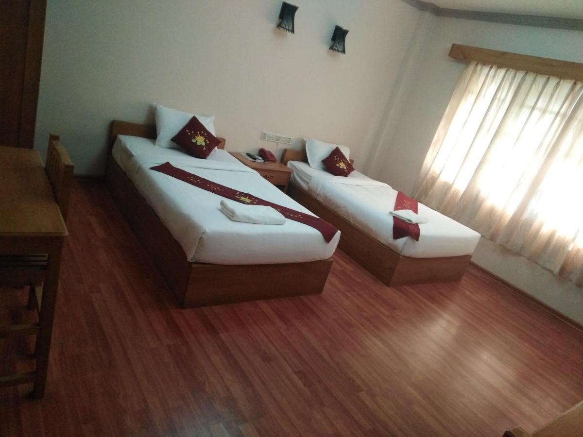 Golden Lotus Inle Hotel Nyaung Shwe Bagian luar foto